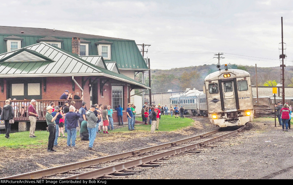 RBMN 9168 on a run-by at the Tremont Station